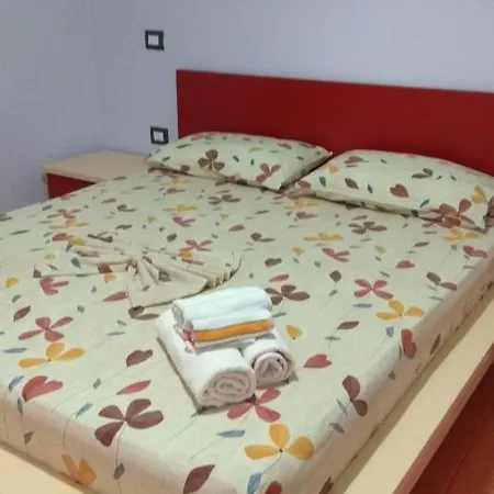 Hotel Emi Hotel 3*